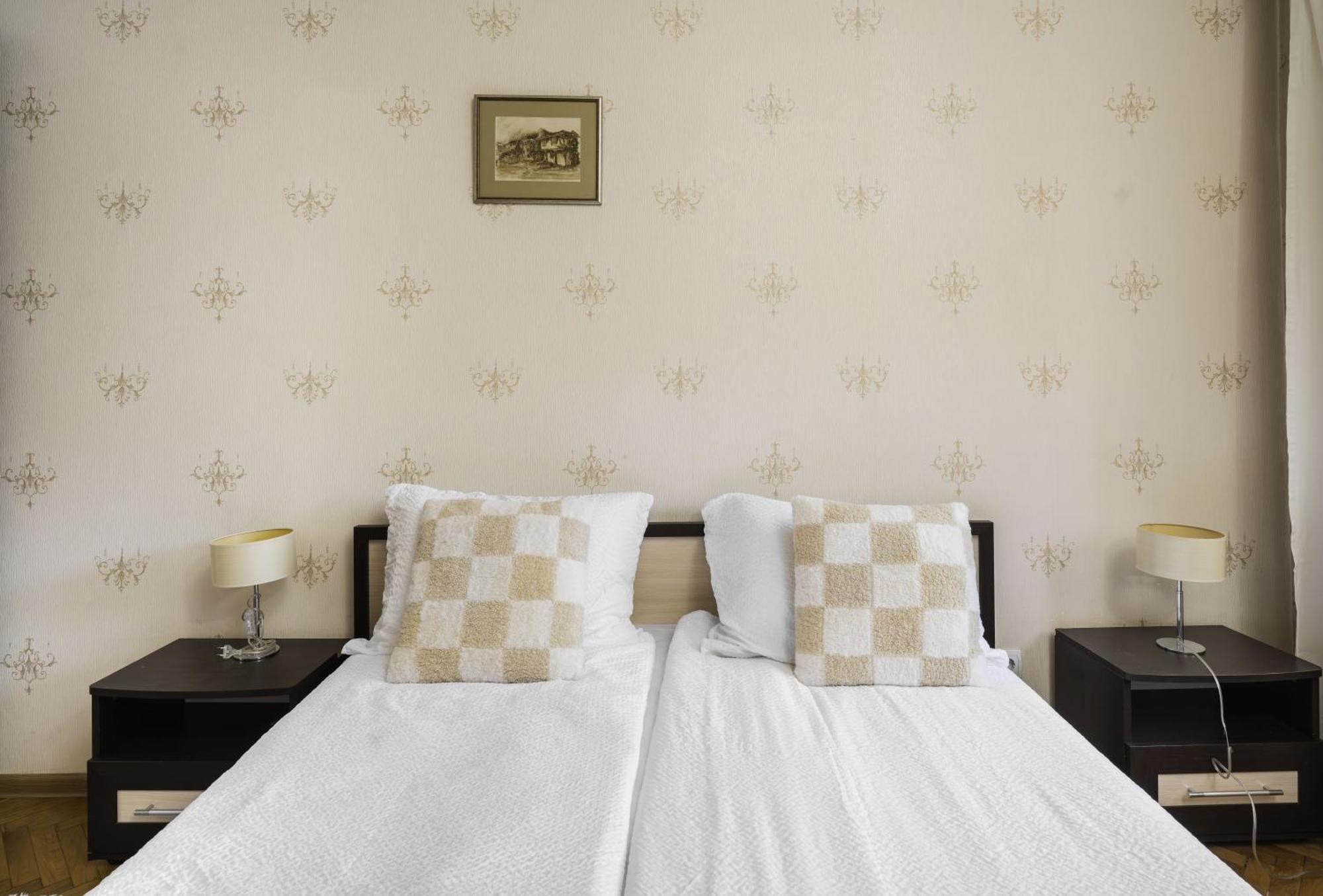 Aristocratic 2 Bedroom Flat Next To Ndk Apartament
