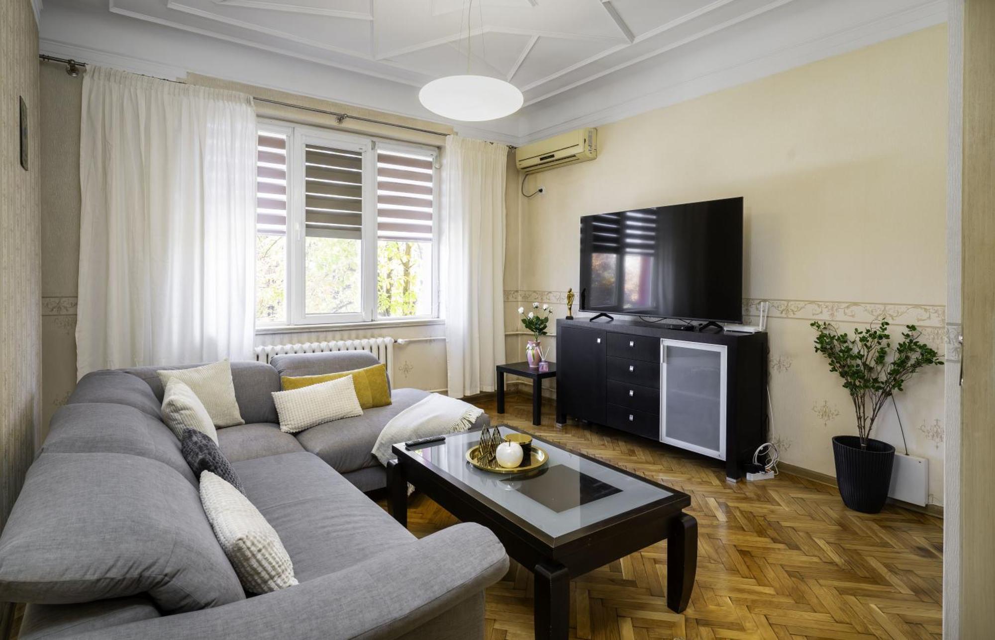 Aristocratic 2 Bedroom Flat Next To Ndk Apartment *